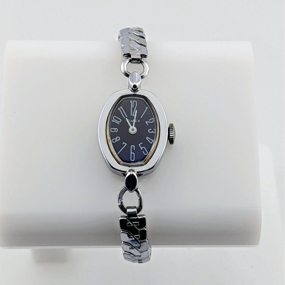 Vintage Timex Women's Manual Wind Dark Blue Dial Silver Tone Watch 18mm Runs